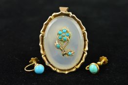 AN EARLY 20TH CENTURY PENDANT AND EARRINGS, the pendant designed as an oval chalcedony panel