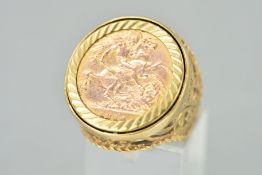 A GOLD HALF SOVEREIGN RING, the half sovereign dated 1914, within a diamond cut pattern surround, to