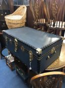 A VINTAGE TRAVELLING TRUNK