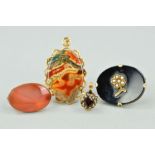 FOUR ITEMS OF GEM JEWELLERY to include an oval onyx brooch set with split pearls to the central