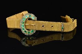 AN EARLY 20TH CENTURY GOLD EMERALD AND DIAMOND MESH BUCKLE BRACELET, set with square cut emeralds
