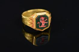 A LATE VICTORIAN GOLD SEAL RING, designed as a shield shape bloodstone seal, carved to depict a