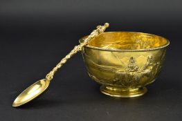 A VICTORIAN FRAZER & HAWS SILVER GILT SUGAR BOWL, beaded rim, the exterior of the bowl repousse