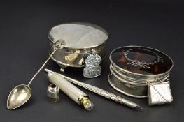 A GEORGE V CIRCULAR SILVER AND TORTOISESHELL TRINKET BOX, pique cover, marks partially rubbed,