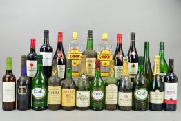 A COLLECTION OF TWENTY TWO BOTTLES OF WINE, SPIRITS AND LIQUEURS, to include red wine, champagne,