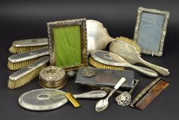 A PARCEL OF SILVER, including an Edwardian silver mounted wooden box, a.f, London 1903, two