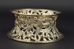A LATE VICTORIAN IRISH SILVER DISH RING, of circular waisted form, embossed and pierced with dogs