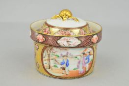 AN EARLY 19TH CENTURY CHINESE EXPORT BOWL AND COVER, the domed cover with gilt berry and leaf finial