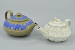 AN EARLY 19TH CENTURY WEDGWOOD DRABWARE TEAPOT, of squat circular form, green grey body with bands