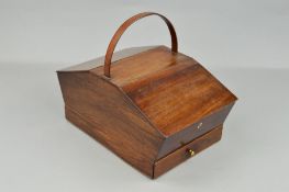 AN EARLY 19TH CENTURY MAHOGANY WORK BASKET, fixed central handle above two hinged sloping covers,