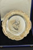 AN ELIZABETH II SILVER COMMEMORATIVE PLATE 'BI-CENTENARY OF THE BIRMINGHAM ASSAY OFFICE 1773-