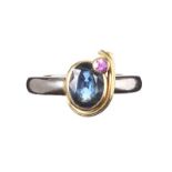 STEENSONS PALLADIUM AND 18CT GOLD AND SAPPHIRE RING