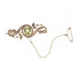 EDWARDIAN 10CT GOLD SEED PEARL AND PERIDOT BROOCH