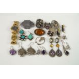 A quantity of jewellery and costume jewelleryIncluding: A Victorian silver brooch, a gem multi-row