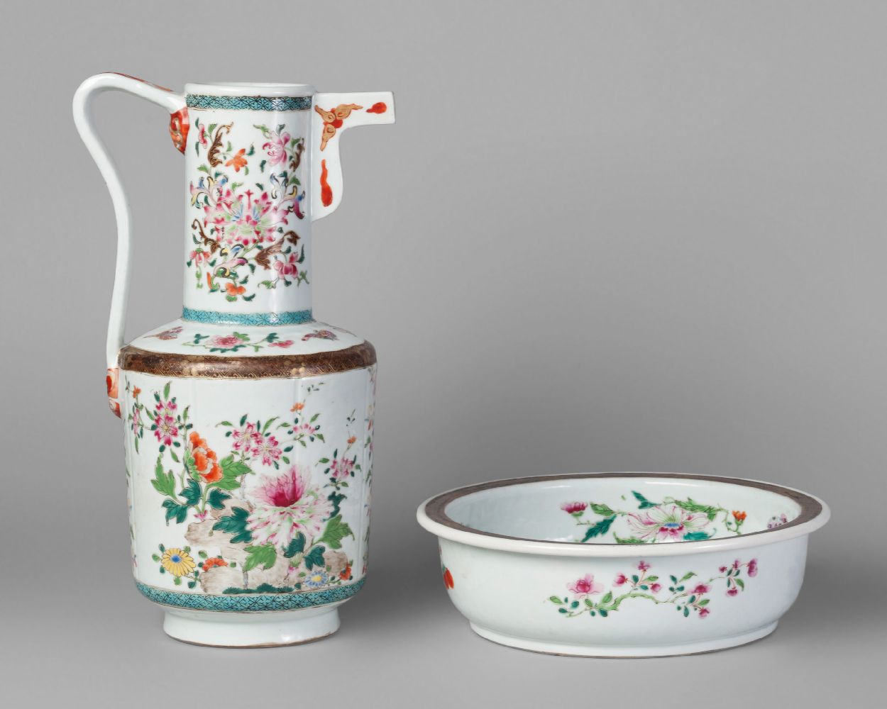 A Chinese porcelain famille rose ewer and basin, Qianlong period, the ewer with strap handle and