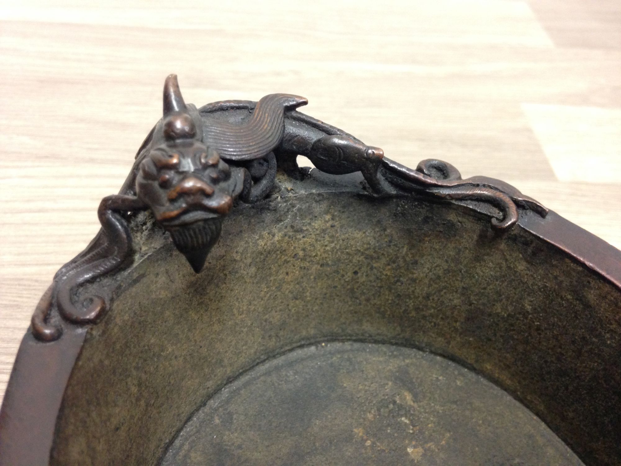 A Chinese bronze oval censer, Ming dynasty, 16th/17th century, with two finely cast handles modelled - Image 8 of 11
