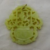 A Chinese carved jade pendant