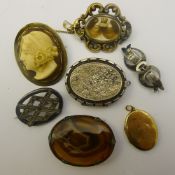 A quantity of Victorian brooches