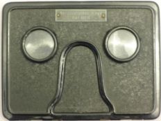 A German stereoscopic viewer and cards