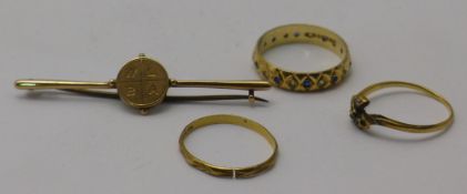 Three 9 ct gold rings and a 9 ct gold brooch