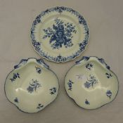 A pair of 18th century Worcester blue and white shell dishes and an 18th century Worcester blue and