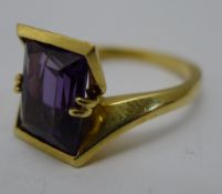 A 14 ct gold and amethyst ring