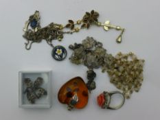 A miscellaneous quantity of costume jewellery
