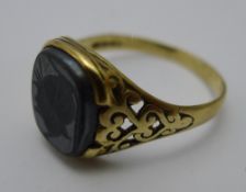 A 9 ct gold carved hardstone set and pierced signet ring