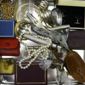 A quantity of various jewellery and miscellaneous items