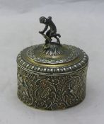 A Victorian embossed silver box and cover (108 grammes)