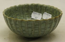 A Chinese crackle glaze bowl