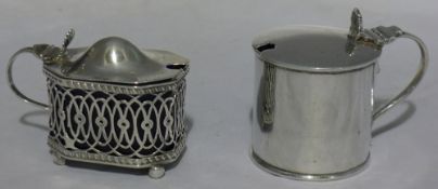 A Victorian silver mustard, Birmingham 1899, maker's mark of Deakin & Francis,