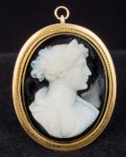 A 19th century 14 ct gold mounted hardstone cameo brooch/pendant Well carved with the profile