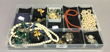 A quantity of costume jewellery