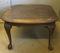 A late Victorian/Edwardian dining table