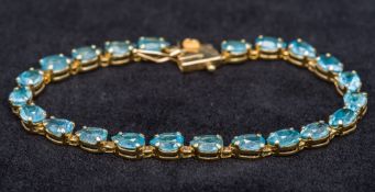 A 14K aquamarine set gold bracelet 17 cm long.