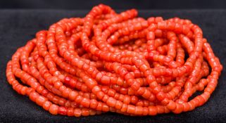 A long coral bead necklace Of single strand form. Approximately 334 cm long.