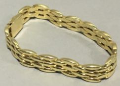 A 14 ct gold bracelet