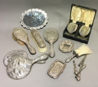 A quantity of silver and silver plated dressing table pieces, including mirrors,