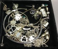 A quantity of silver jewellery