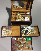 A box of miscellaneous jewellery