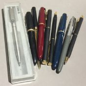 A small quantity of vintage fountain pens