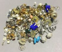 A quantity of earrings