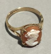 A 9 ct gold cameo ring (2.