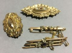 A quantity of Victorian gold brooches (14.