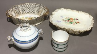 A small quantity of decorative ceramics