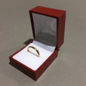 A 22 ct gold wedding band (3.