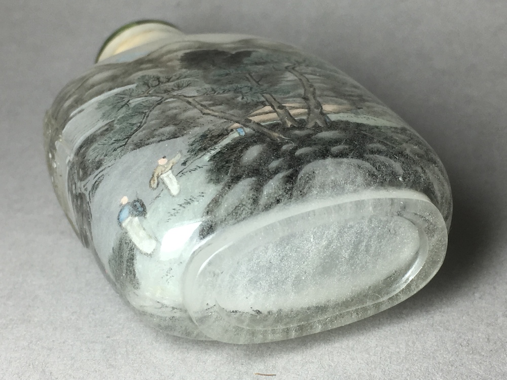 A Chinese carved and inside painted rock crystal snuff bottle and stopper Well decorated with - Image 10 of 10