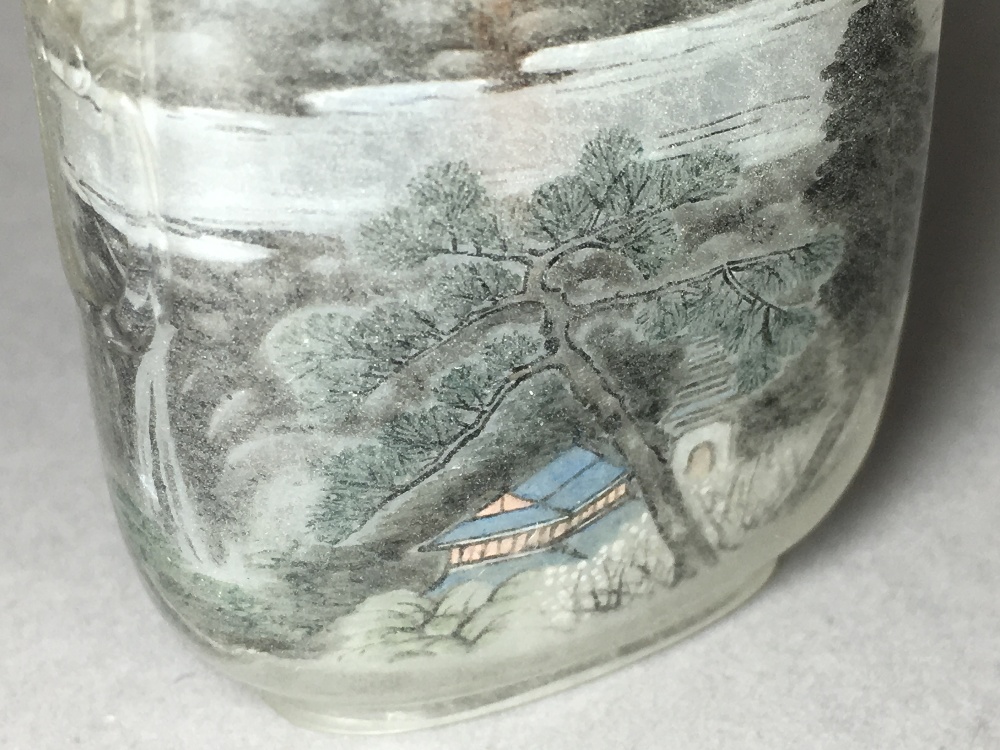 A Chinese carved and inside painted rock crystal snuff bottle and stopper Well decorated with - Image 4 of 10