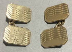 A pair of 9 ct gold cufflinks (10.